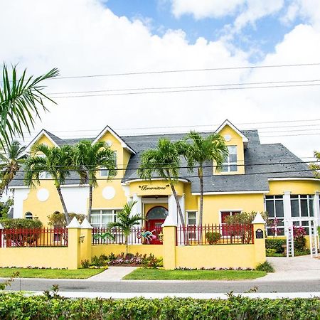 Brownstone Guesthouses Nassau Esterno foto